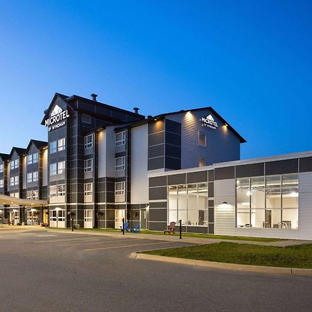 فندق ميكروتل إن آند سويتس باي ويندهام كيركلاند لايك Kirkland Lake المظهر الخارجي الصورة