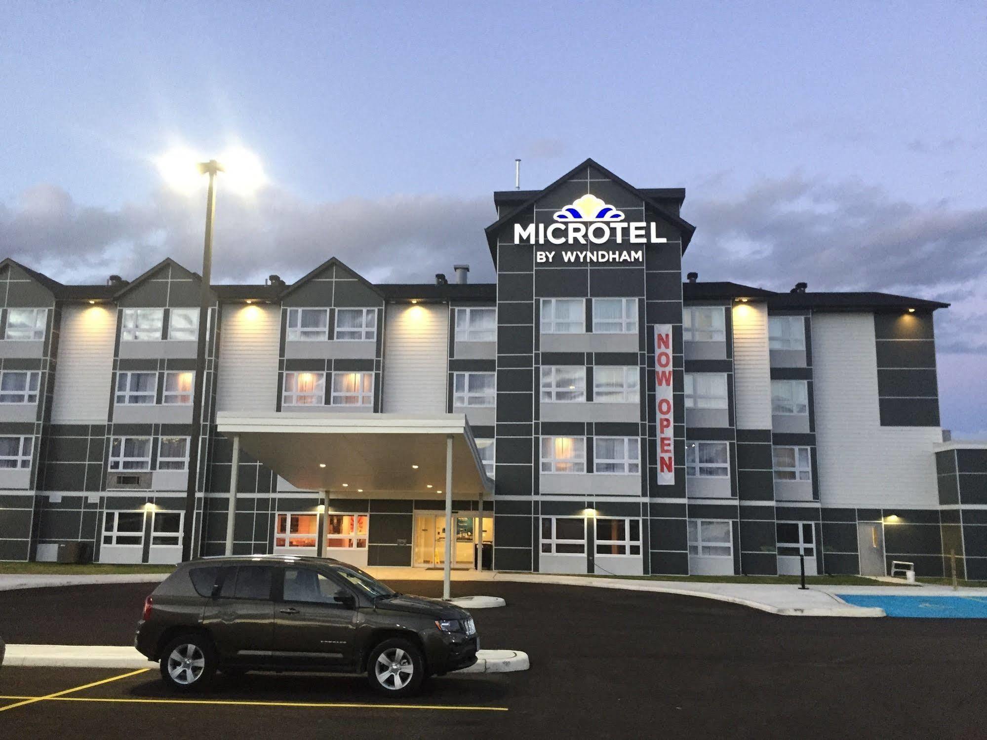 فندق ميكروتل إن آند سويتس باي ويندهام كيركلاند لايك Kirkland Lake المظهر الخارجي الصورة